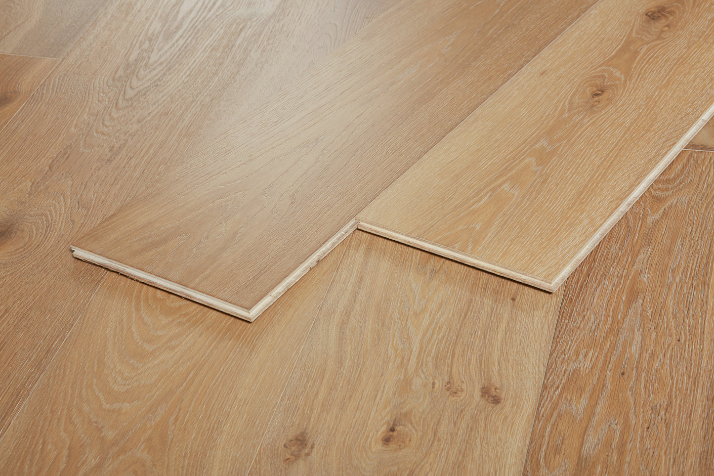 Napa European Oak 4mm Veneer 5/8" T x 9.5" W Engineered Hardwood Flooring (34.1sq.ft/case)