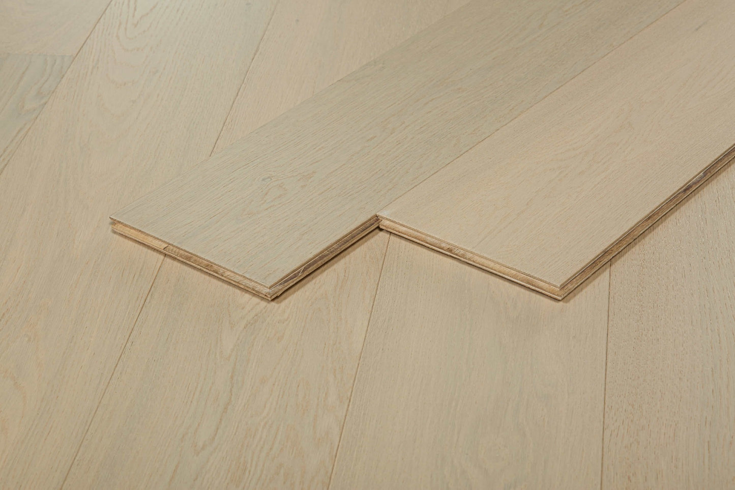 Sierra Plu European Oak 4mm Veneer 5/8″T x 10.24"W  Engineered Hardwood Flooring (24.63 sq.ft/case)