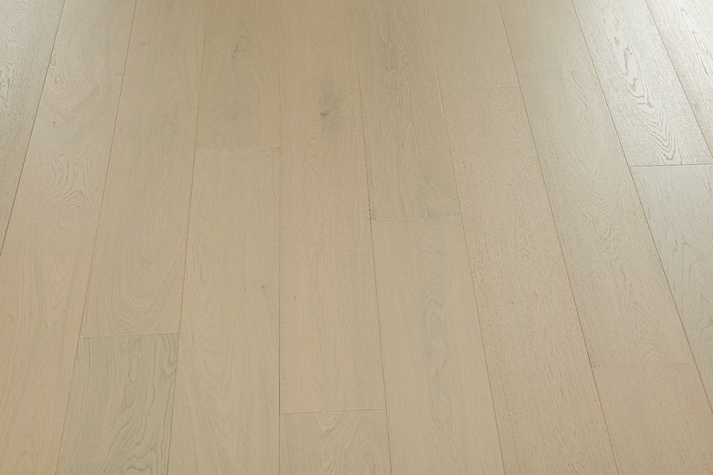 Sierra Plu European Oak 4mm Veneer 5/8″T x 10.24"W  Engineered Hardwood Flooring (24.63 sq.ft/case)