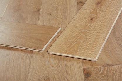 Napa European Oak 4mm Veneer 5/8" T x 9.5" W Engineered Hardwood Flooring (34.1 sq.ft/case)