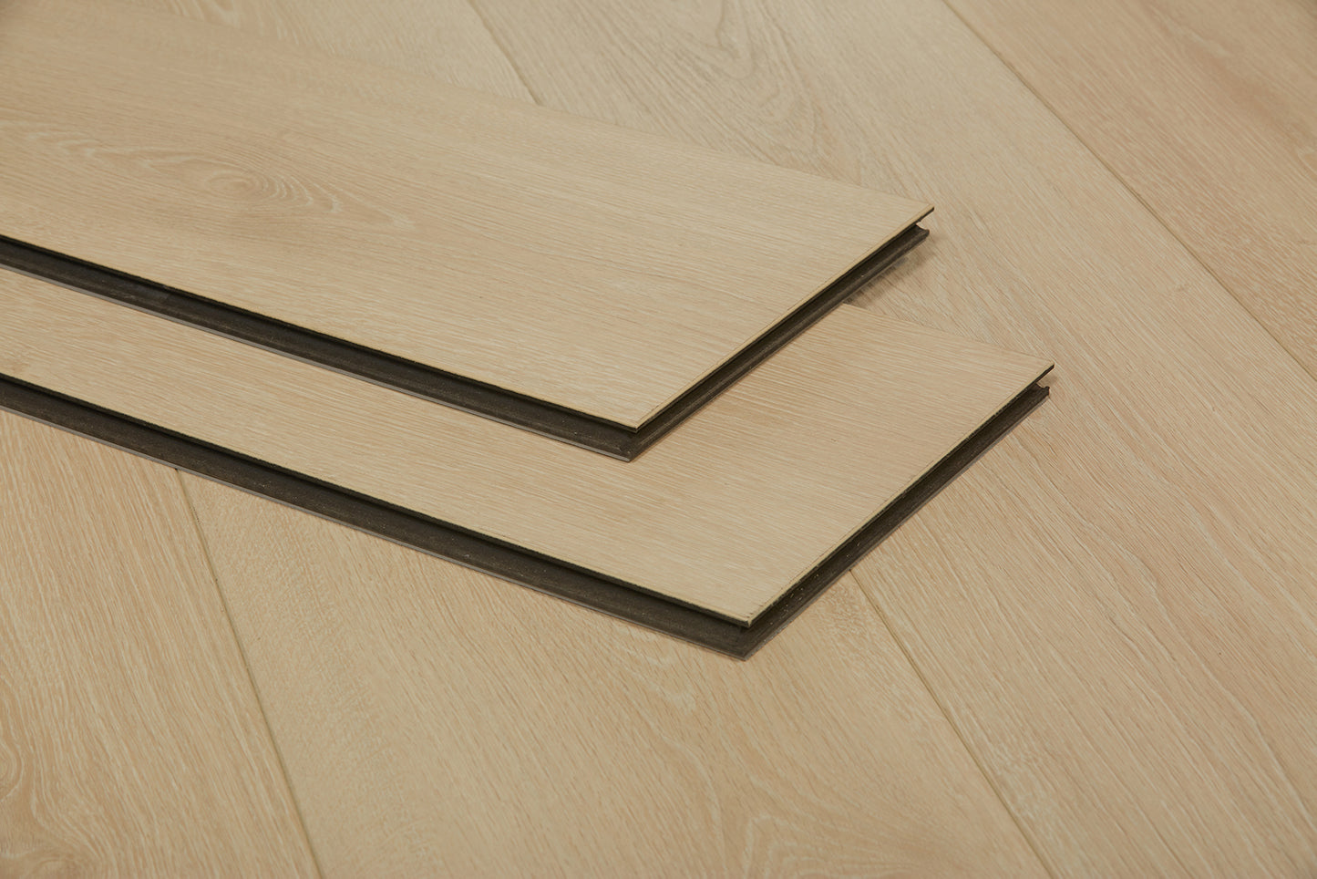 Oakverse Lyra Oak EIR 12 mm T x 9.3" W Uniclic HDF AC5 EIR Waterproof Laminate Wood Flooring (23.32 sq. ft./case)