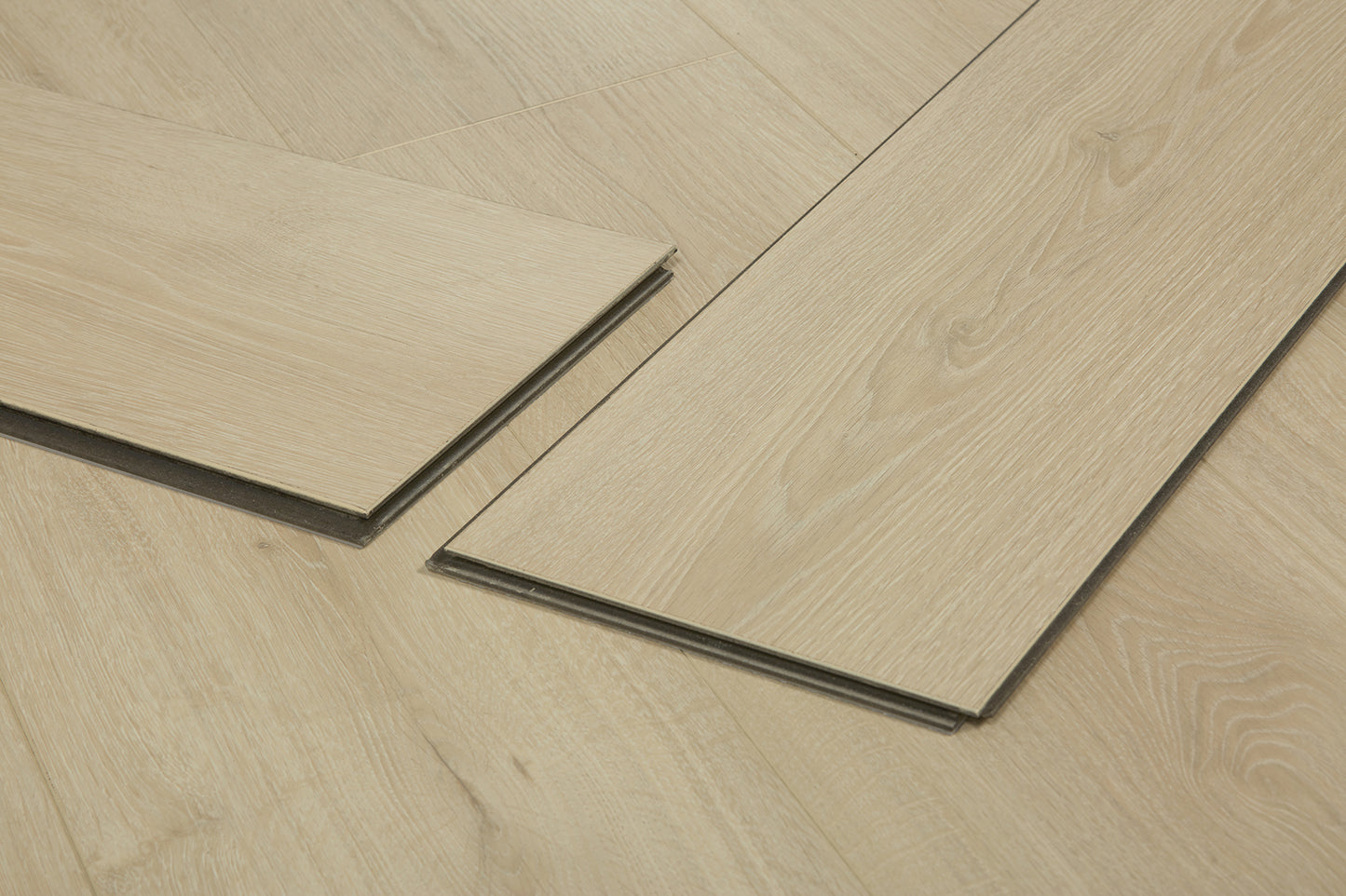 Oakverse Eos Oak EIR 12 mm T x 9.3" W Uniclic HDF AC5 EIR Waterproof Laminate Wood Flooring (23.32 sq. ft./case)