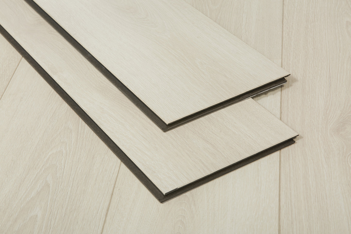 Oakverse Ariel Oak EIR 12 mm T x 9.3" W Uniclic HDF AC5 EIR Waterproof Laminate Wood Flooring (23.32 sq. ft./case)