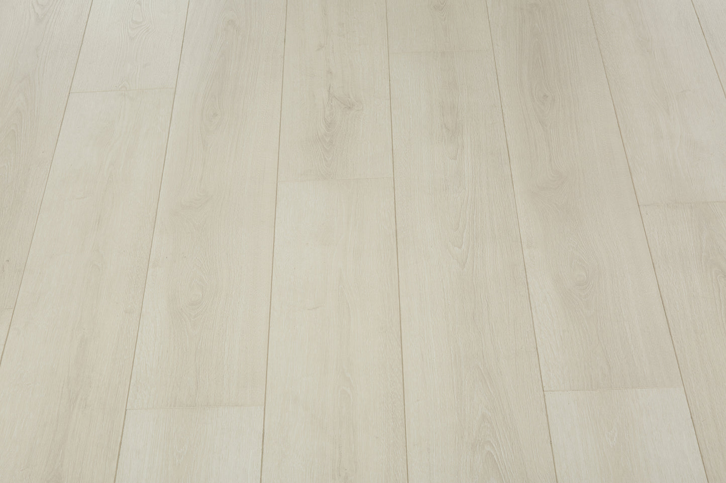 Oakverse Ariel Oak EIR 12 mm T x 9.3" W Uniclic HDF AC5 EIR Waterproof Laminate Wood Flooring (23.32 sq. ft./case)
