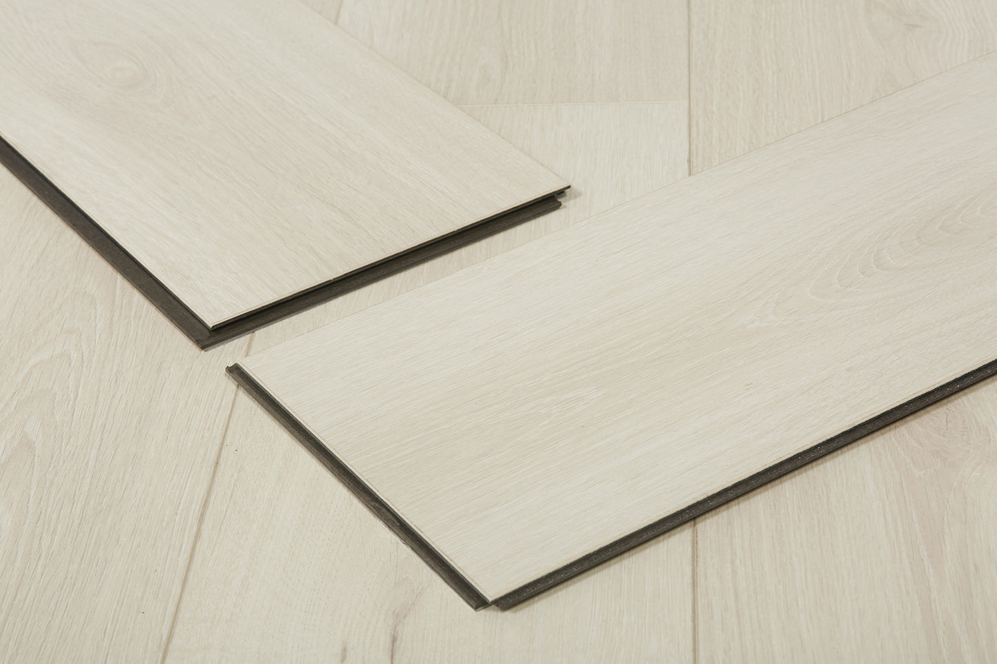 Oakverse Ariel Oak EIR 12 mm T x 9.3" W Uniclic HDF AC5 EIR Waterproof Laminate Wood Flooring (23.32 sq. ft./case)