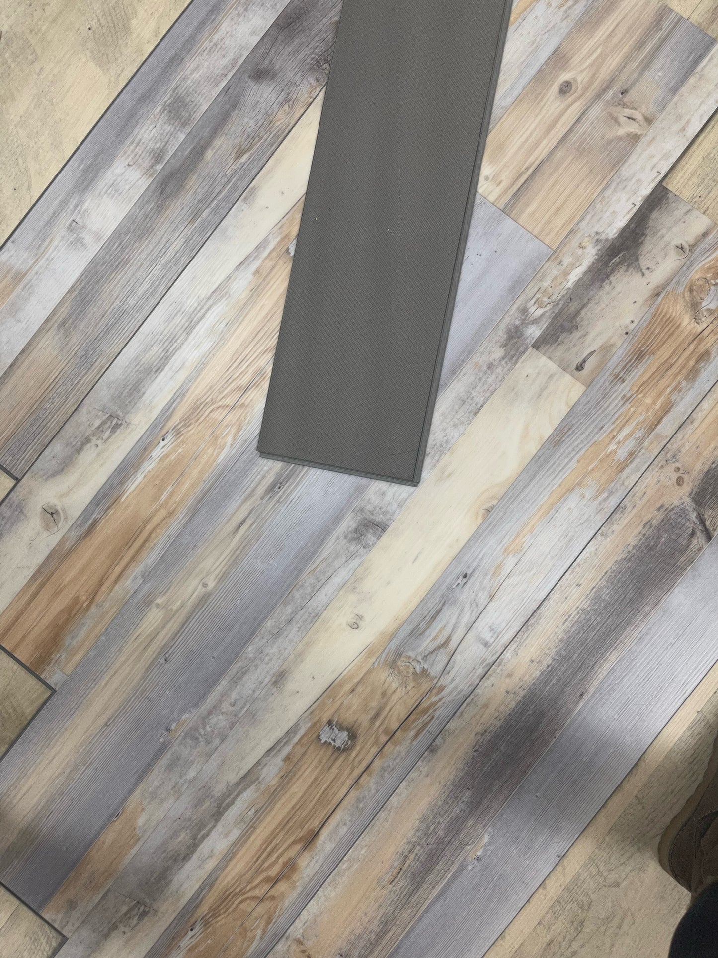 Silverlake 5mm/20mil Rosy Moab Pine Waterproof Click Lock Luxury Vinyl Plank Flooring - 7.1 in. W x 48 in. L